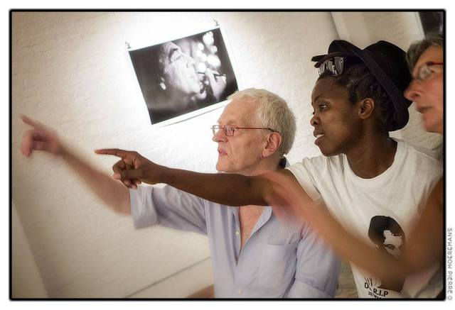 Muholi engaging with gallery guests. Photo by Pierre Moeremans (26.07.2013)